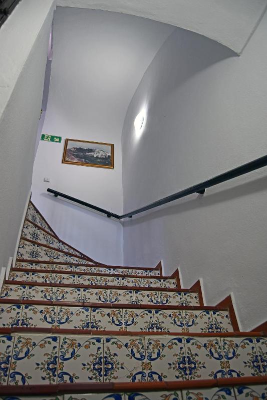 Standard King Room image 4