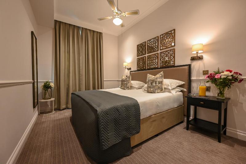 One-Bedroom Apartment image 3