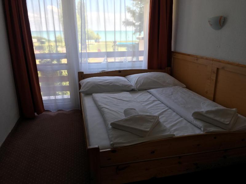 Double Room with Balcony image 4