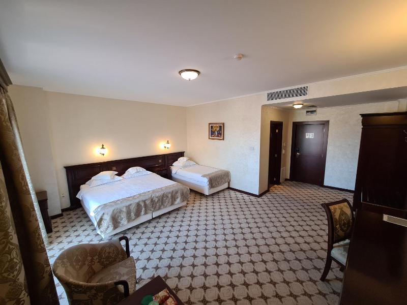 Triple Room with Balcony image 1