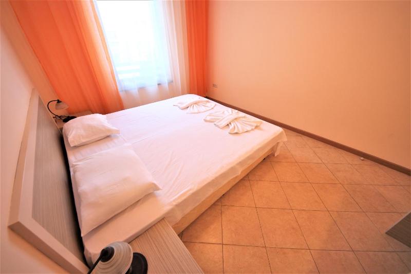  Deluxe One-Bedroom Apartment with Pool View  image 4