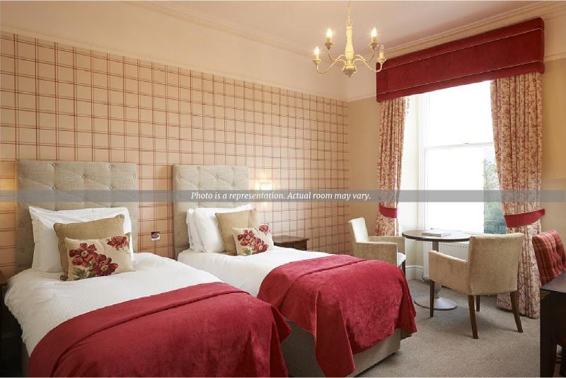 Twin Room image 3