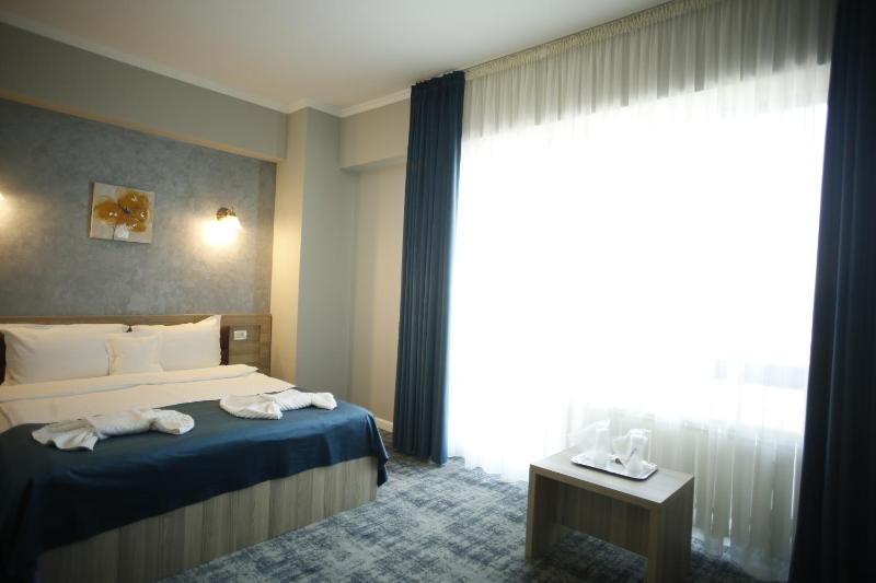 Double Room with Balcony and Sea View image 4