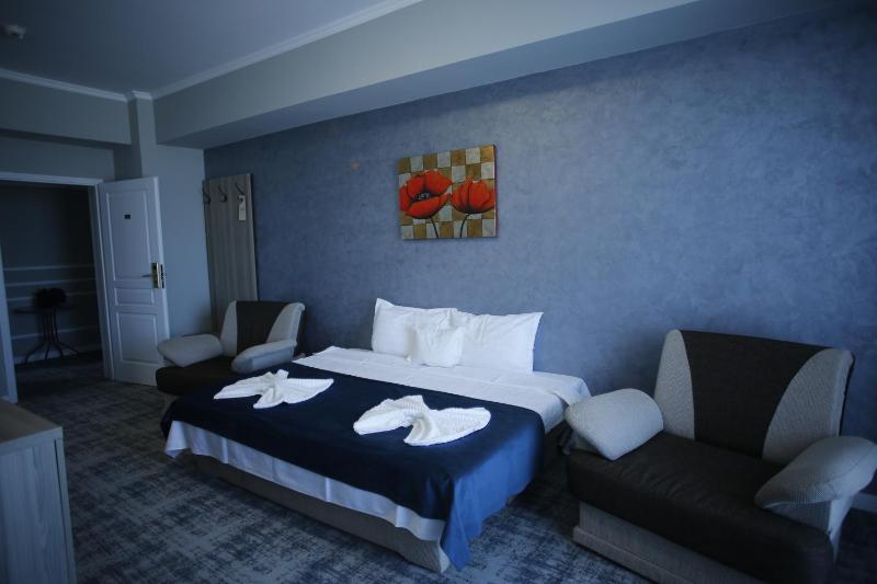 Family Suite with Sea View image 1