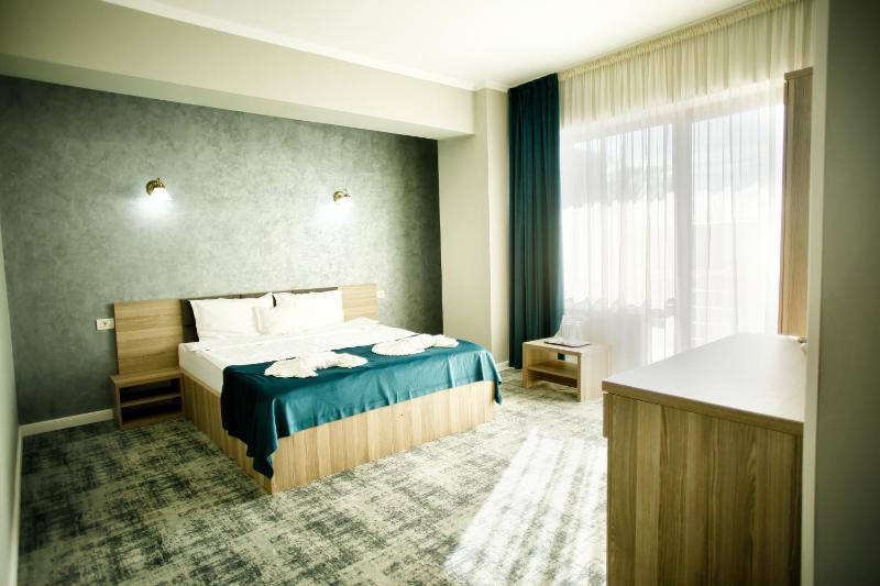 Double Room with City View image 1