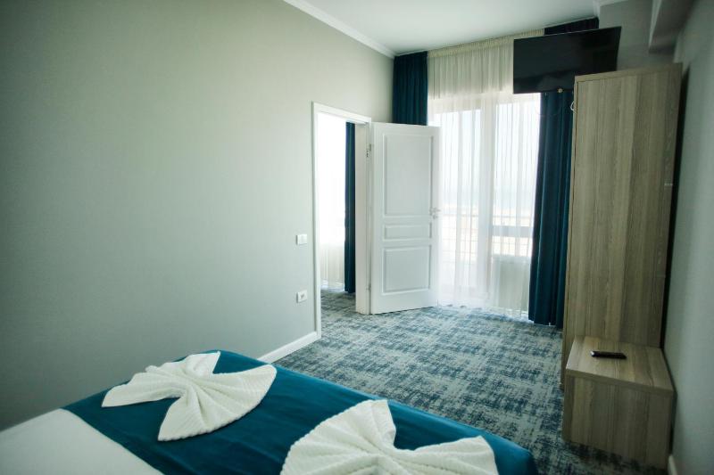 Family Suite with Sea View image 4
