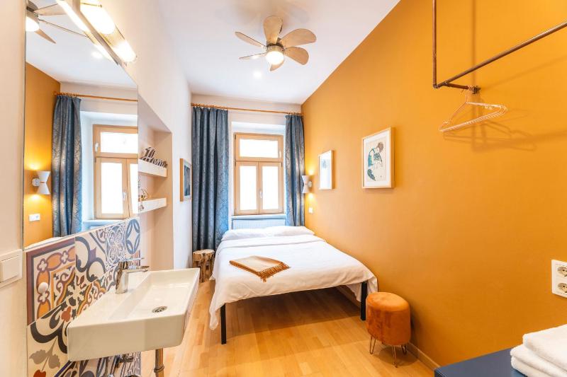 Double Room with Shared Bathroom image 3