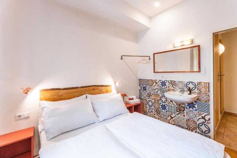 Double Room with Shared Bathroom image 4