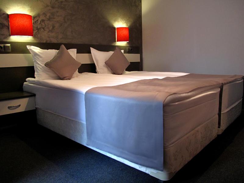 Double or Twin Room image 1
