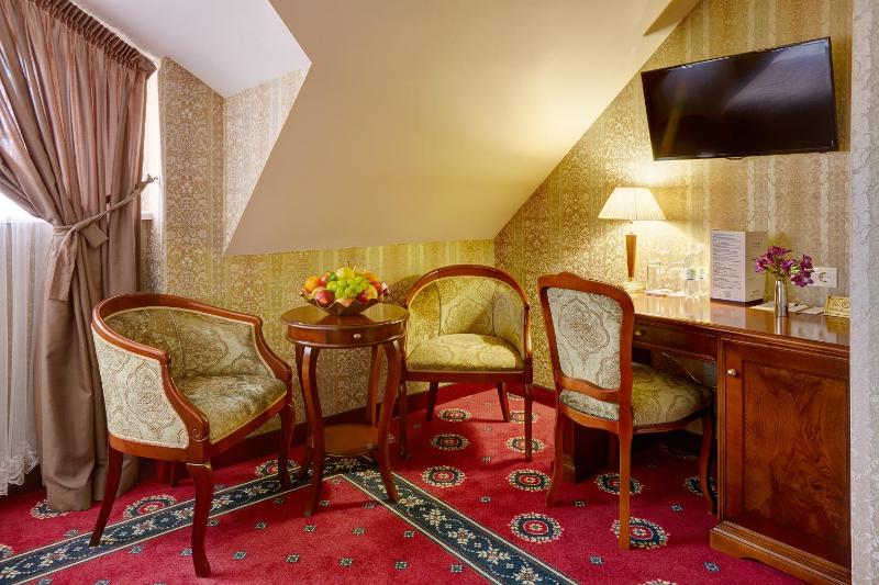 Standard Double or Twin Room image 4