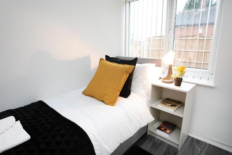 Nottingham Top Serviced Home - Chayil Experts - image 36