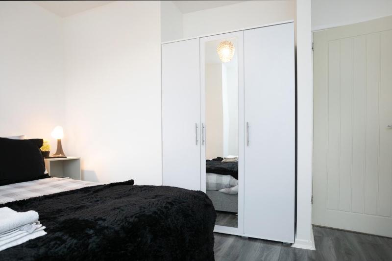 Nottingham Top Serviced Home - Chayil Experts - image 18