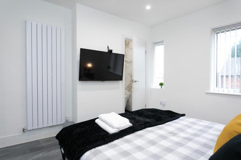 Nottingham Top Serviced Home - Chayil Experts - image 45