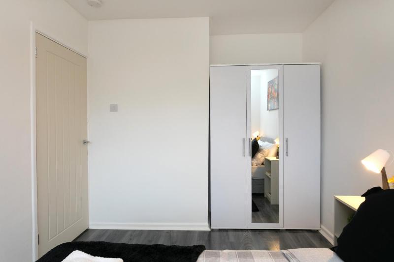 Nottingham Top Serviced Home - Chayil Experts - image 33