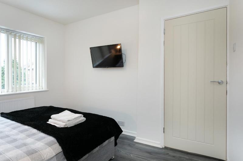 Nottingham Top Serviced Home - Chayil Experts - image 41