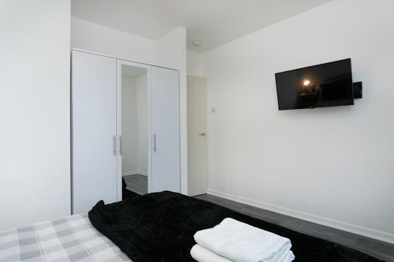 Nottingham Top Serviced Home - Chayil Experts - image 26