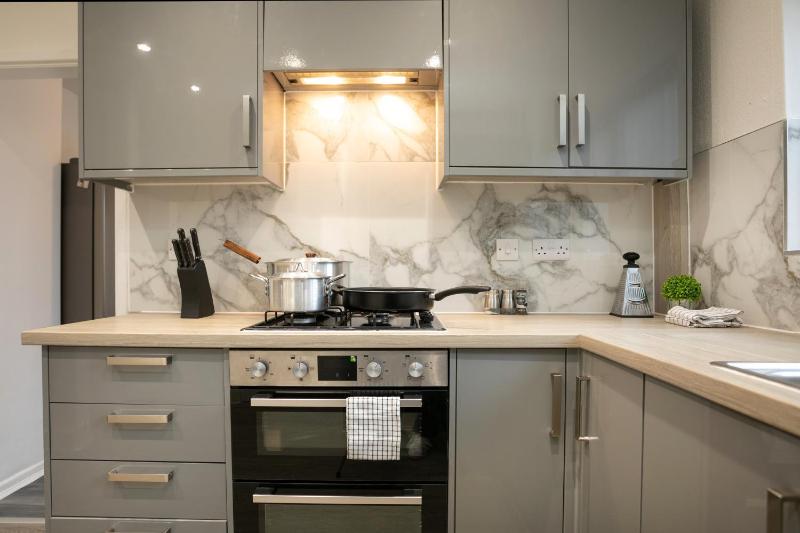 Nottingham Top Serviced Home - Chayil Experts - image 31