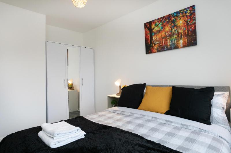 Nottingham Top Serviced Home - Chayil Experts - image 43