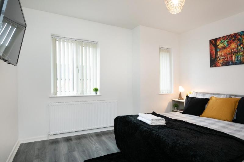 Nottingham Top Serviced Home - Chayil Experts - image 24