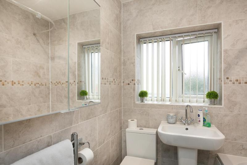 Nottingham Top Serviced Home - Chayil Experts - image 29