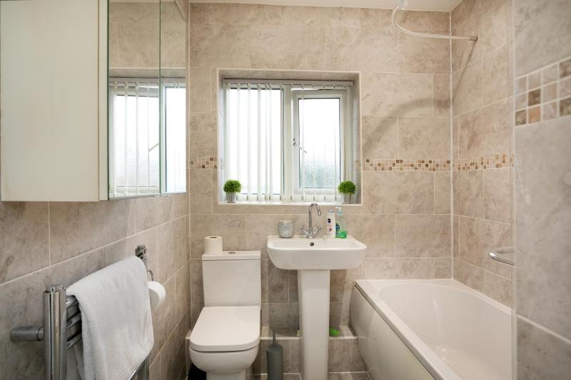 Nottingham Top Serviced Home - Chayil Experts - image 40
