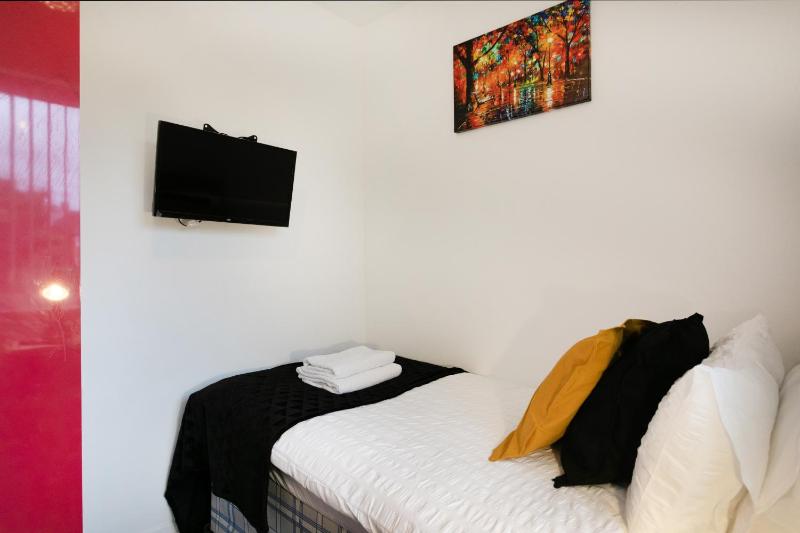 Nottingham Top Serviced Home - Chayil Experts - image 37