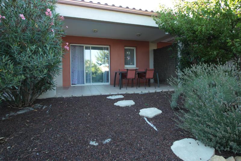 One-Bedroom Apartment (1-4 Adults) with Balcony with hotel services  image 3