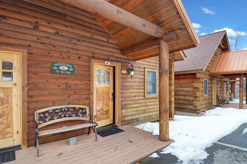 One-Bedroom Chalet- Pet Friendly image 3