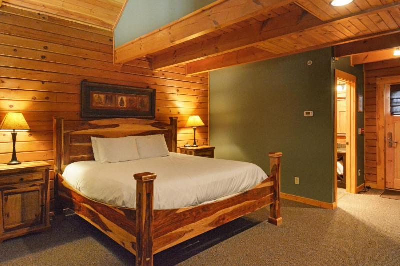 One-Bedroom Chalet- Pet Friendly image 4