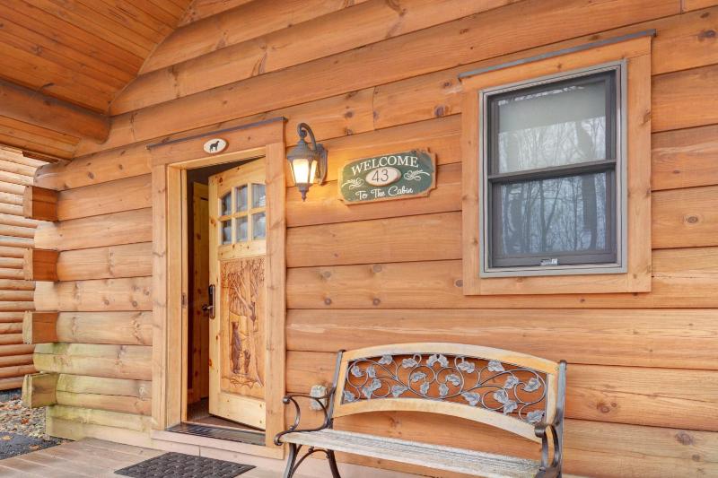 One-Bedroom Chalet - Pet Friendly image 4