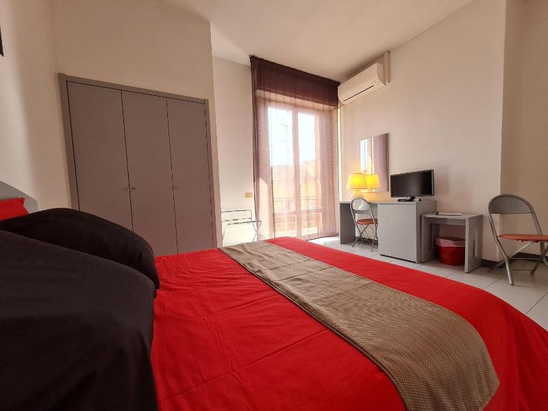 Deluxe Double Room with Balcony image 4
