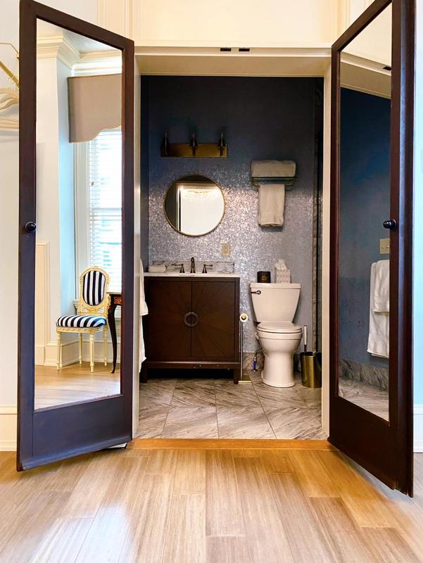 King Suite with Fireplace image 2