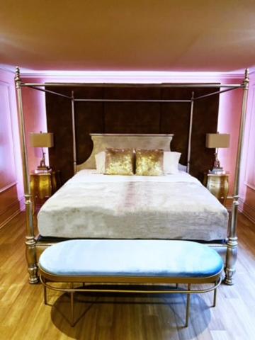 King Suite with Spa Bath image 4