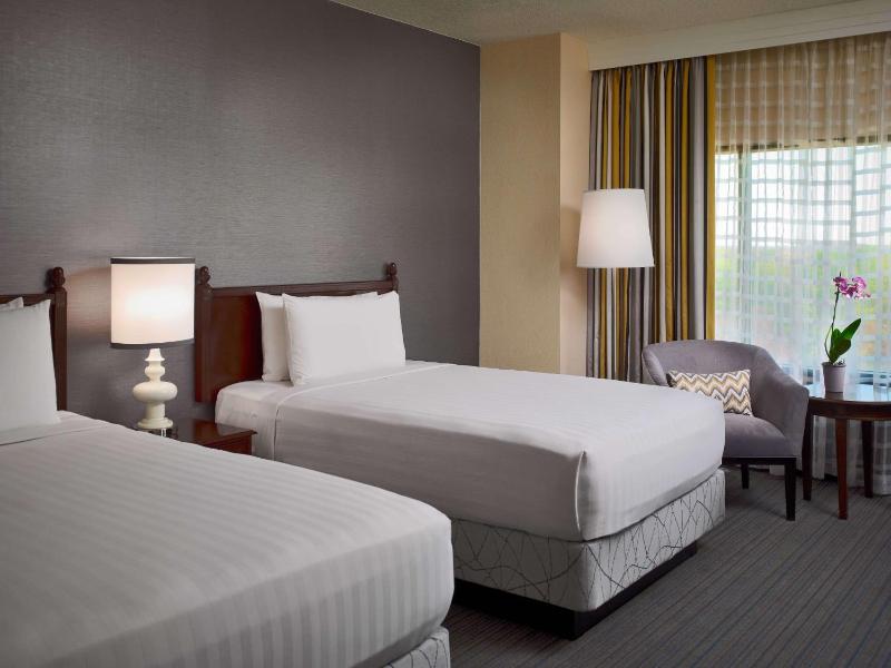 Deluxe Double Room with Two Double Beds image 4