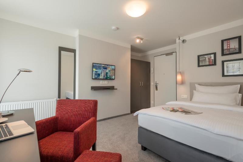 Standard Single Room image 3