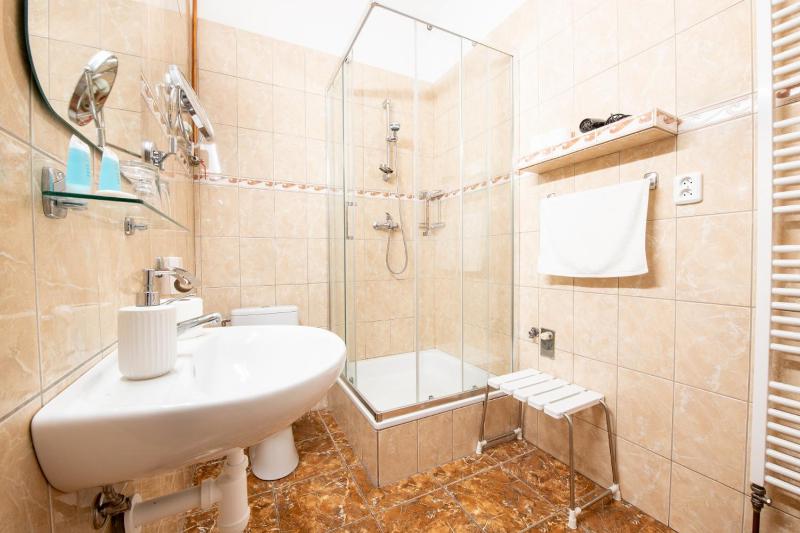 Double Room with Private Bathroom image 3