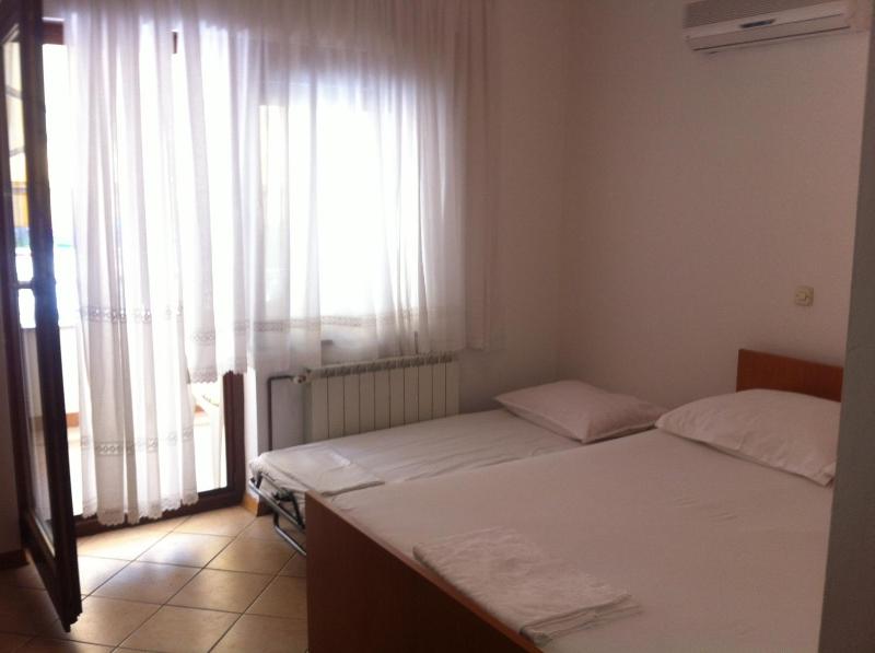 One-Bedroom Apartment with Terrace and Sea View image 4