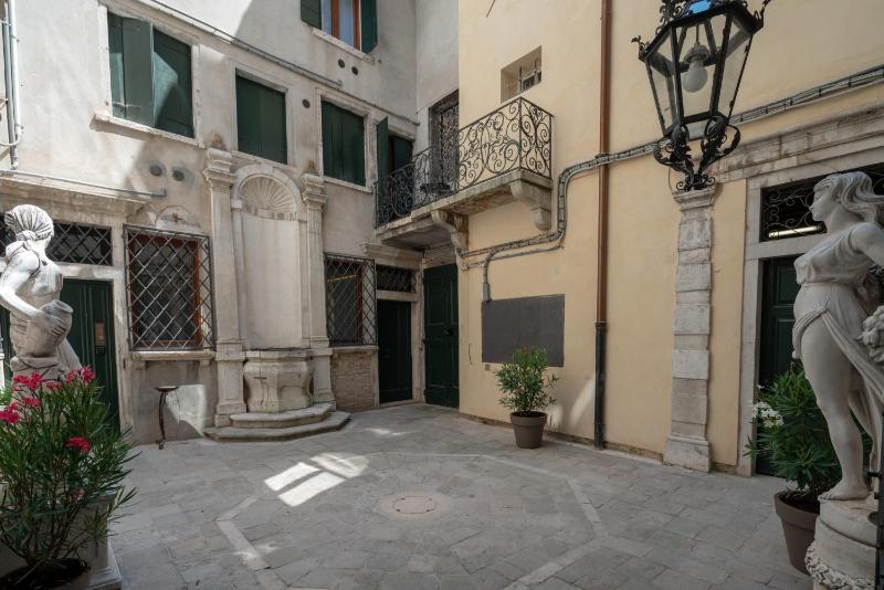 One-Bedroom Apartment image 3