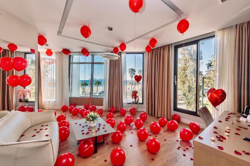 King Suite with Sea View image 1