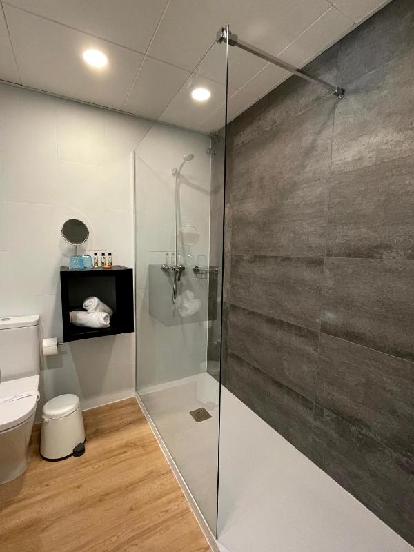 Double Room with Extra Bed (2 Adults + 1 Child) image 3