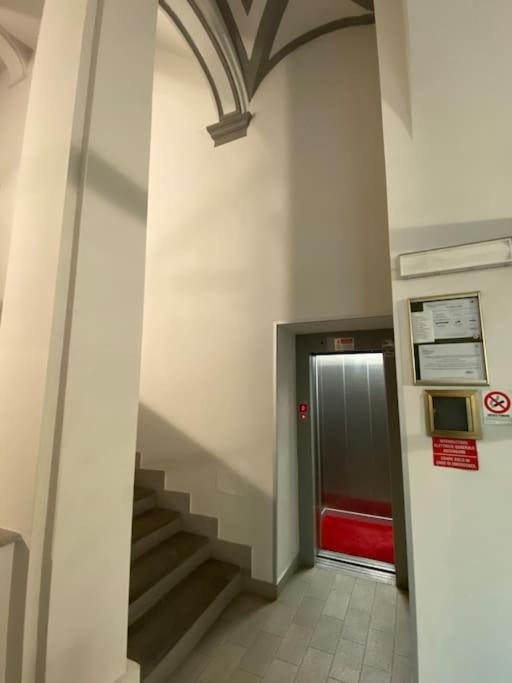 One-Bedroom Apartment image 4