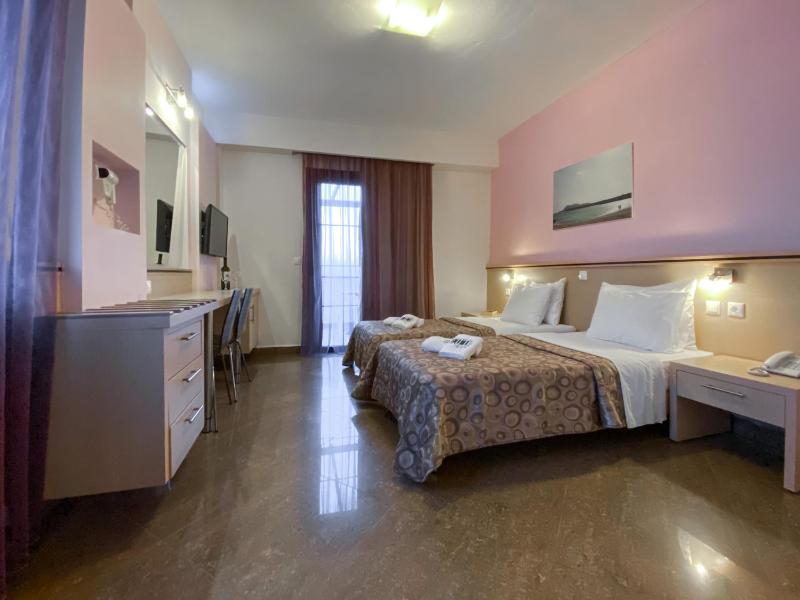 Standard Room with Side Sea View image 4