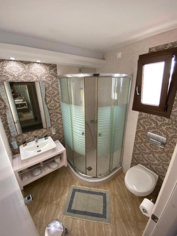 Standard Room with Side Sea View image 2