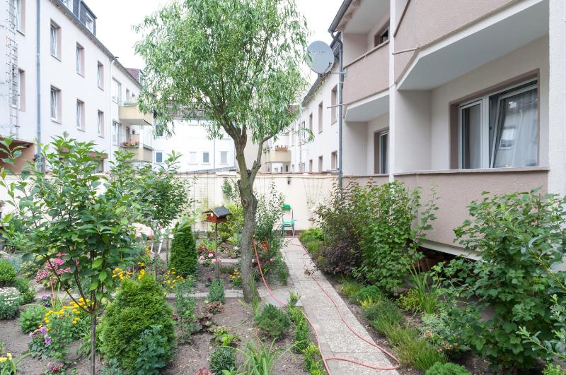 Single Room with Shared Bathroom image 3