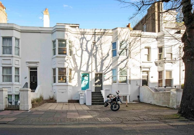 The Townhouse By My Getaways Free Parking - image 23