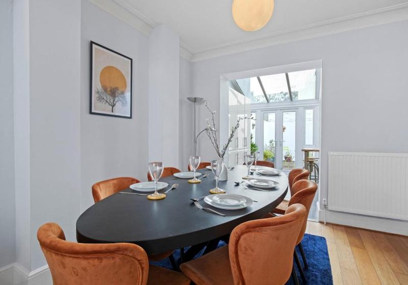 The Townhouse By My Getaways Free Parking - image 9