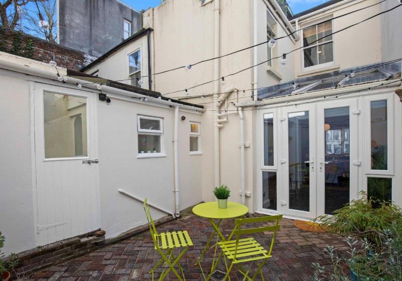 The Townhouse By My Getaways Free Parking - image 22