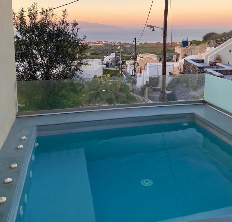 Deluxe Suite with Sea View Veranda & Hot Tub image 3