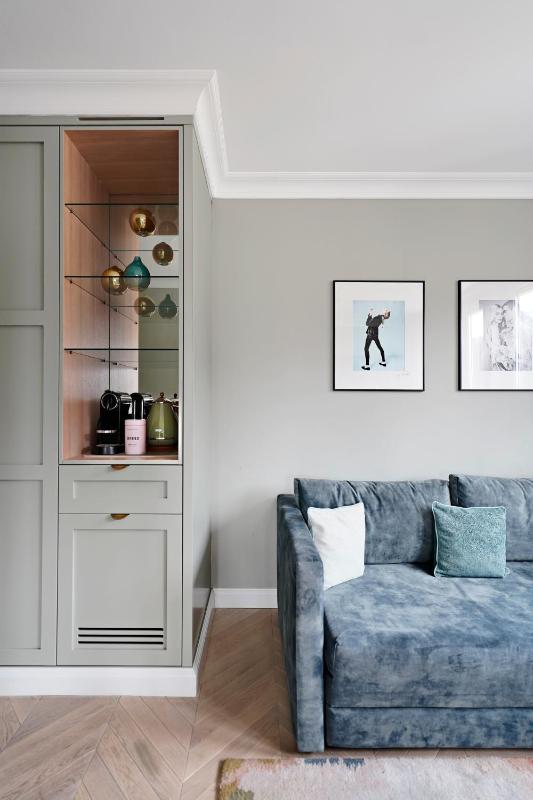 Extra Large Room with Bathtub and Separate Living Area with Sofa Bed image 2