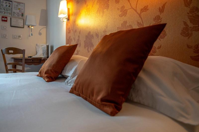 Deluxe Double Room image 2